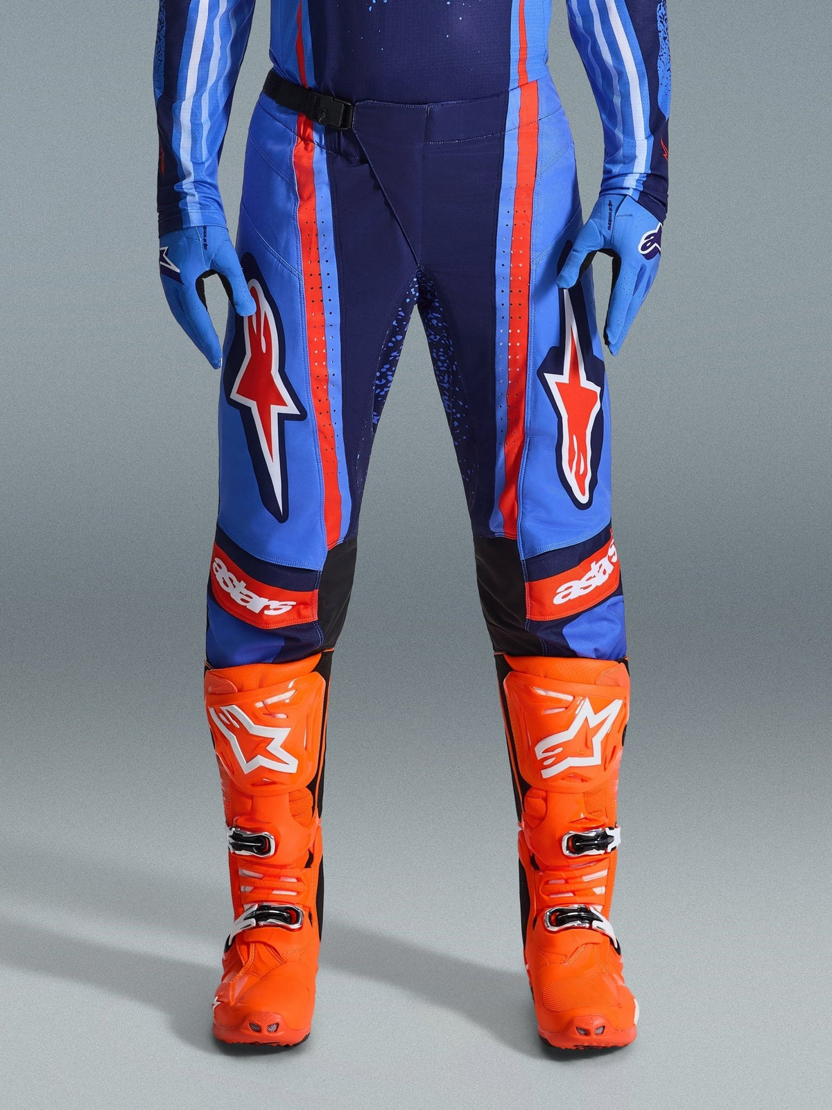Alpinestars Techstar Nomur Pantalon de Motocross Bleu Foncé, Orange et Bleu UCLA - MxProStoreParts