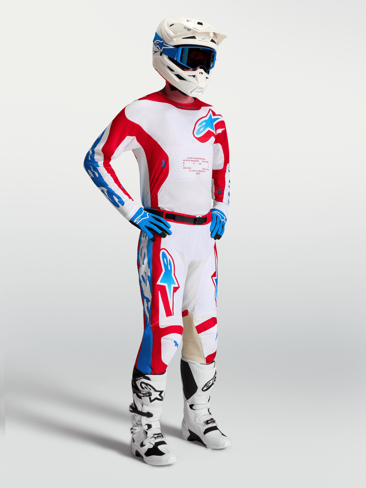 Maillot Alpinestars Racer Hunt 2027 – Blanc, Rouge Feu, Bleu UCLA - MxProStoreParts