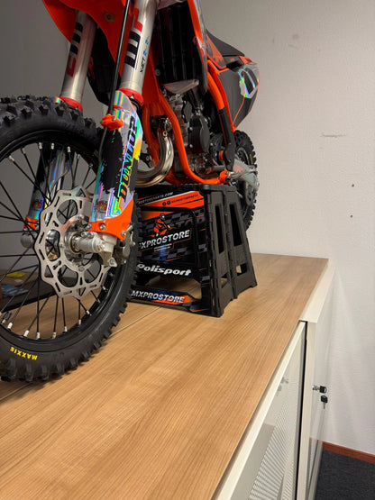 Polisport Taburete plegable - Edición MXProStore | Naranja/Negro - MxProStoreParts