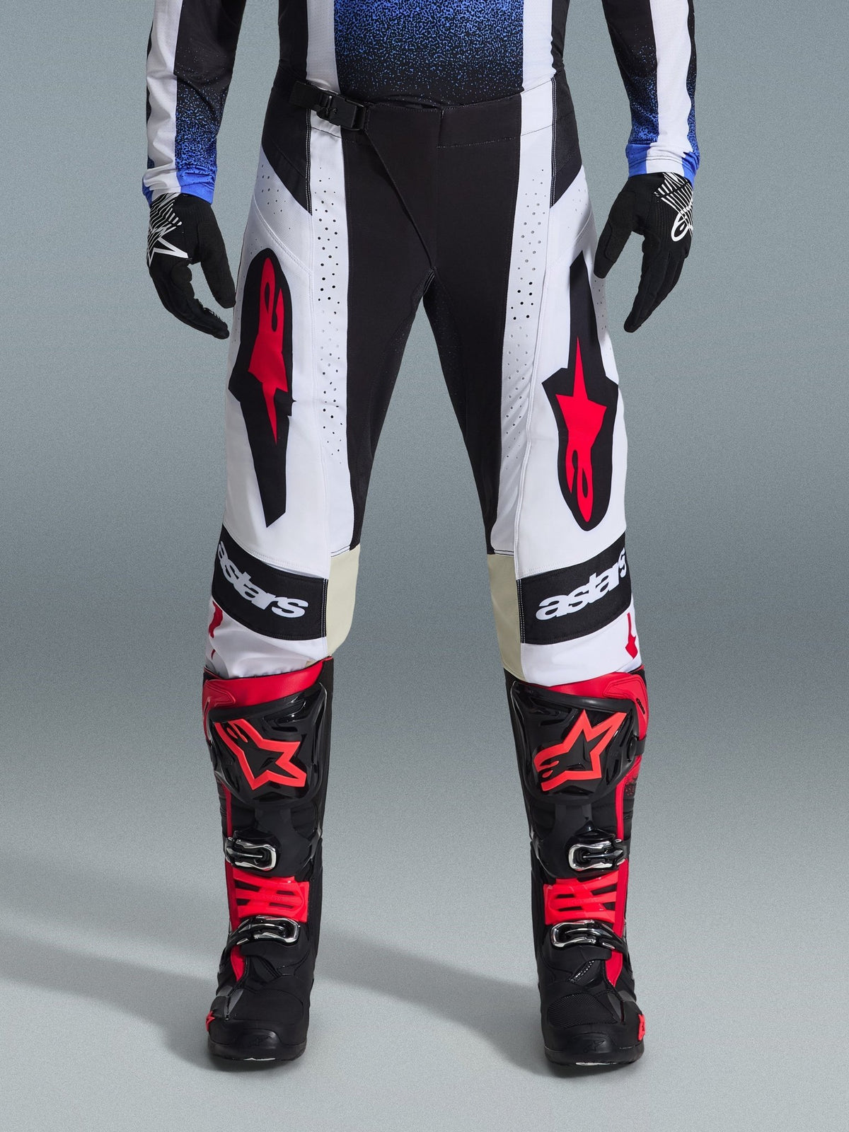 Alpinestars Techstar Knif Broek 2026 – Zwart wit rood - MxProStoreParts
